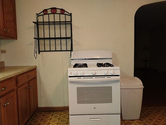 2nd image of 48 Dellwood Pl #2