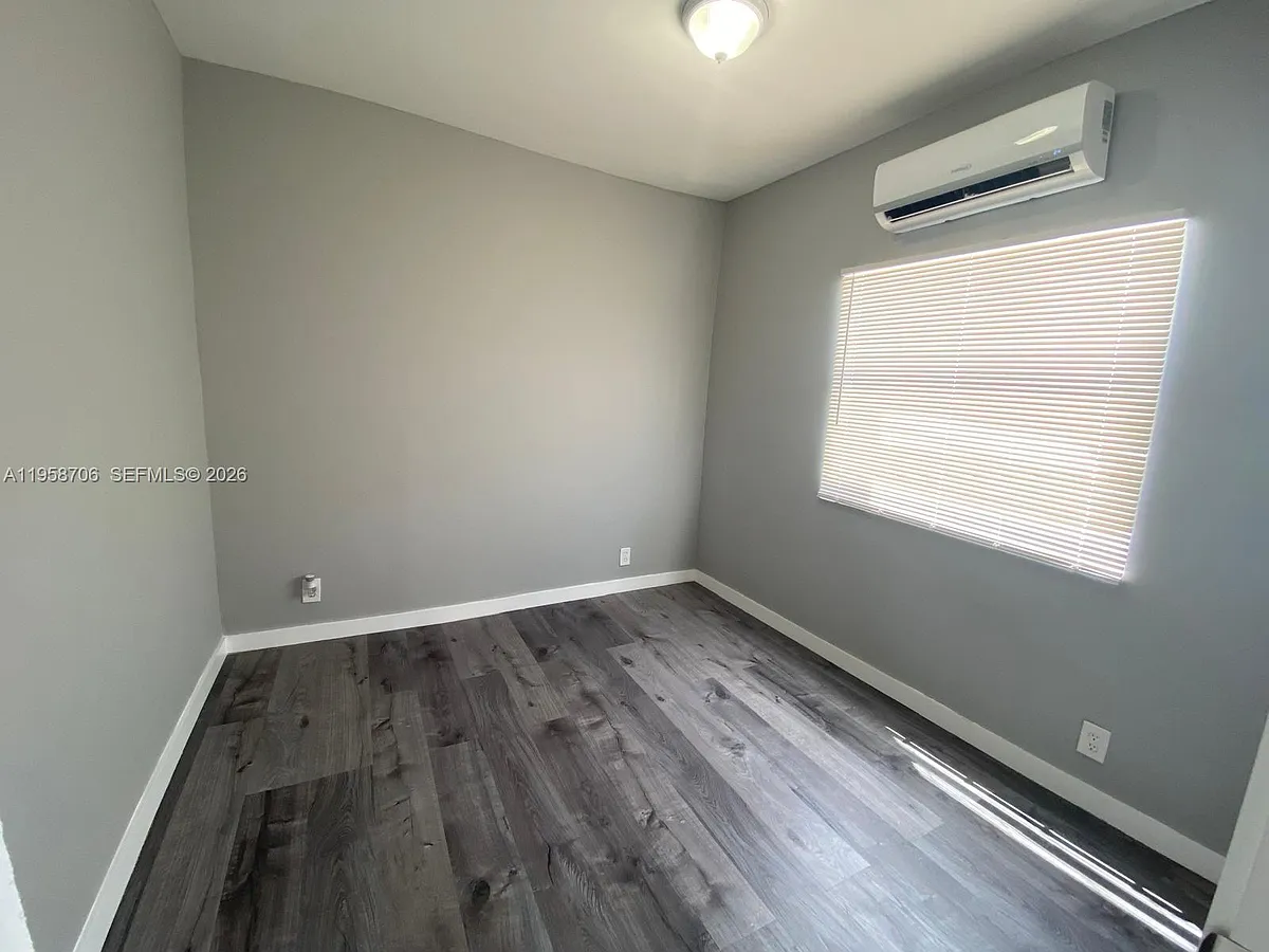 Building Photo - 2126 NW Flagler Ter #6