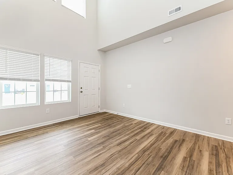 7280 Bellacroft Dr — Photo 8