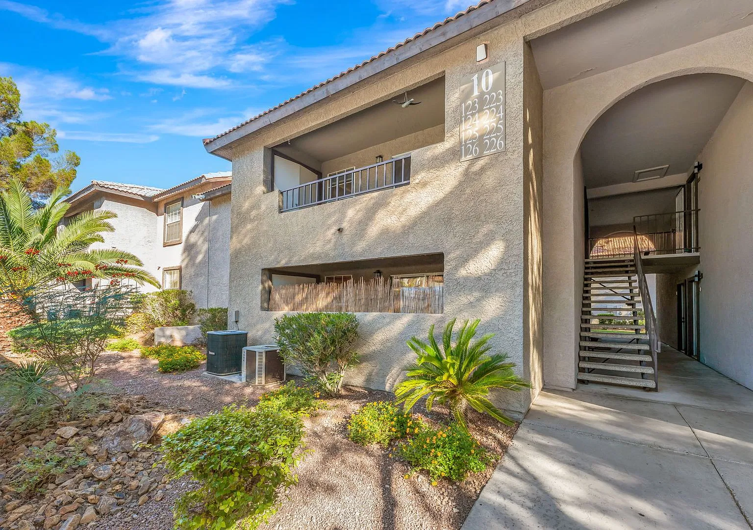 Welcome to this second floor condo in a gated community! — Photo 4