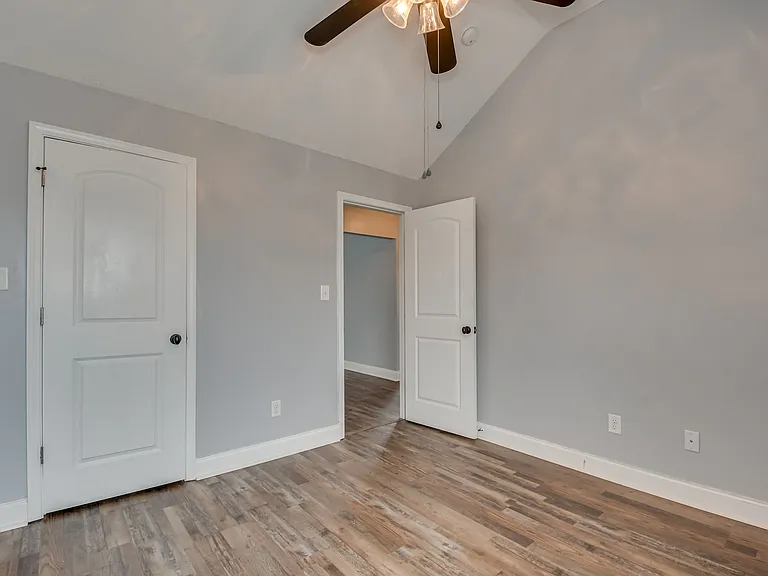805 Erika Ln — Photo 22