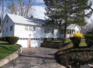 30 Soundview Dr, Huntington, NY 11743