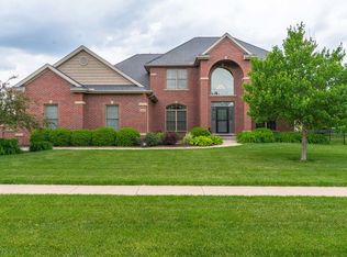 2212 Riverwoods Ln, Bloomington, IL 61705