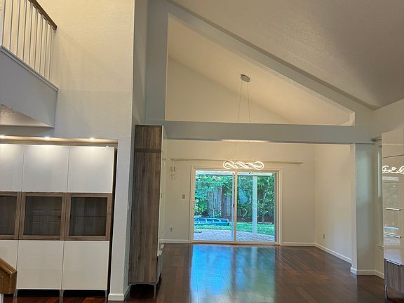 4th image of 226 Gregory Ln