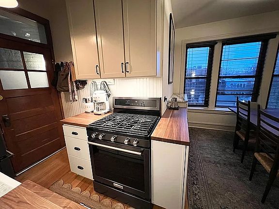 4th image of 3706 N Lakewood Ave APT 3