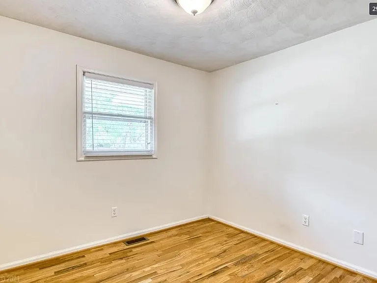 900 Broce Dr — Photo 3