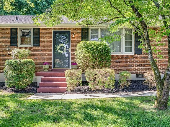 4th image of 2108 Wedgewood Dr