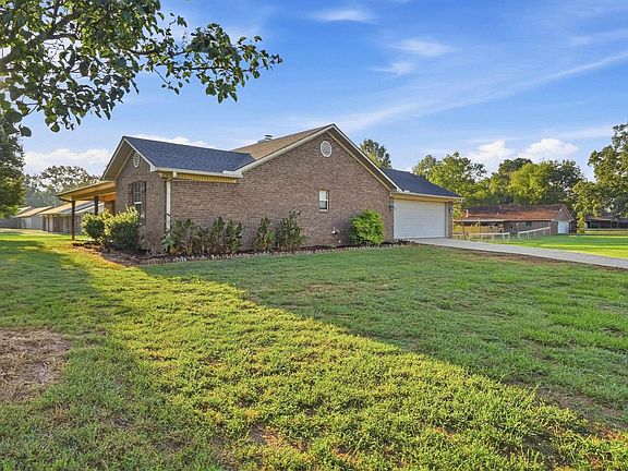 4th image of 2 Tumblewood Dr