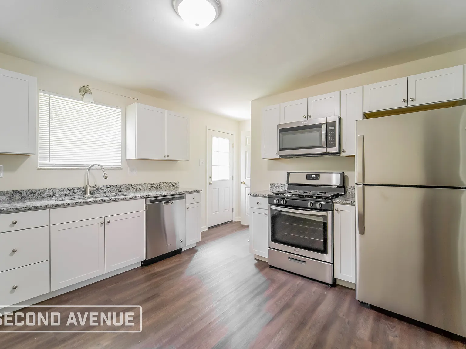 3 bed, 2.0 bath, 1898 sqft, $1,869 — Photo 2