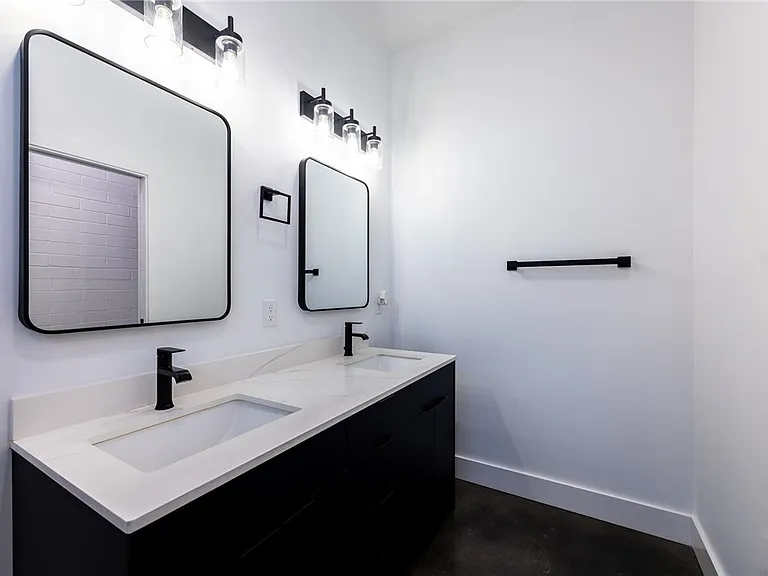 626 Glazebrook St #A — Photo 11