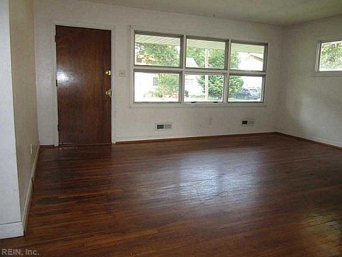 2nd image of 100B Dahlgren Ave