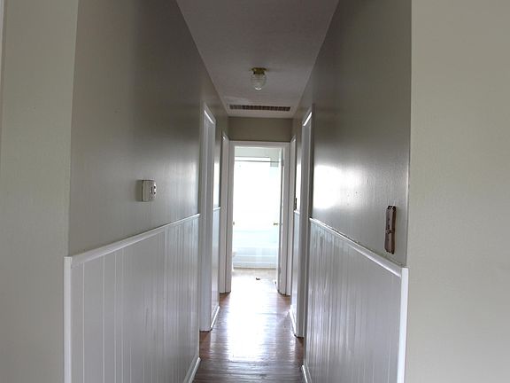 5th image of 957 E Berwyn St