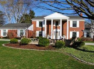 7683 Overlook Dr, Greendale, WI 53129