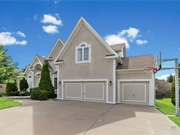 9020 N Oxford Ave, Kansas City, MO 64157