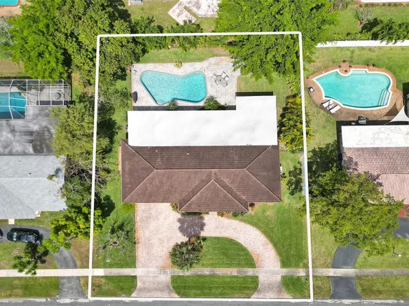 6141 SW 9th Street, Plantation, FL 33317