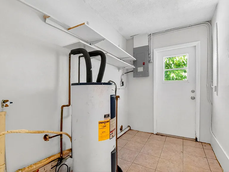 775 Snead Cir — Photo 6
