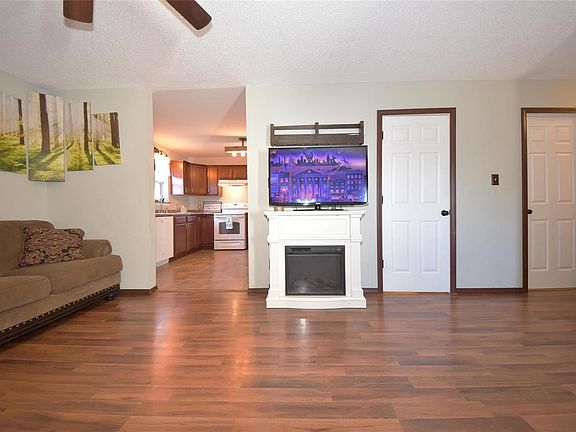 5th image of 1825 Deer Creek Dr