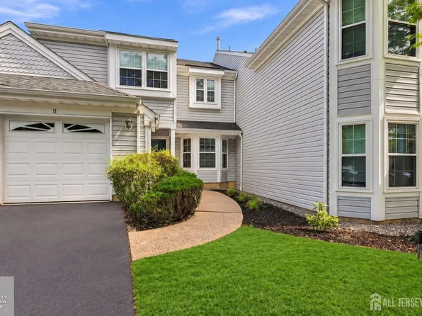 11 Vreeland Ct, Sayreville, NJ 08872