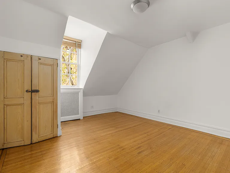 60 Hicks St — Photo 14