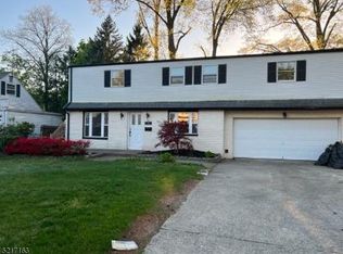 121 Clinton Park Dr, Bergenfield, NJ 07621