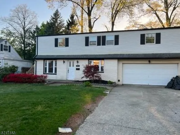 121 Clinton Park Dr, Bergenfield Boro, NJ 07621
