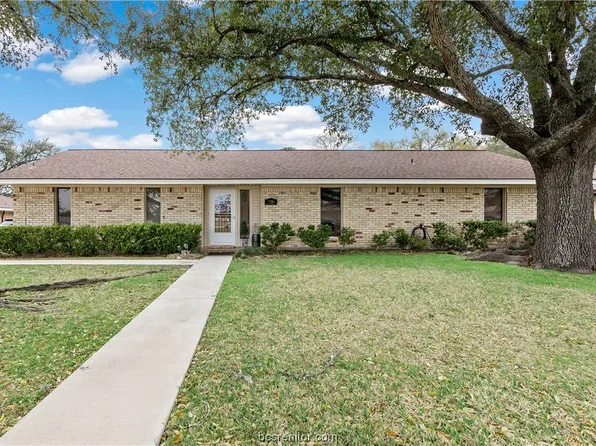 3706 Windridge Dr, Bryan, TX 77802