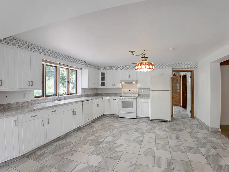 1425 N Line St — Photo 15