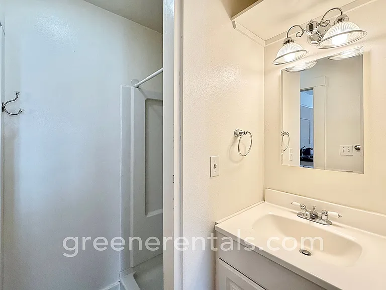 Gibbons House — Photo 38
