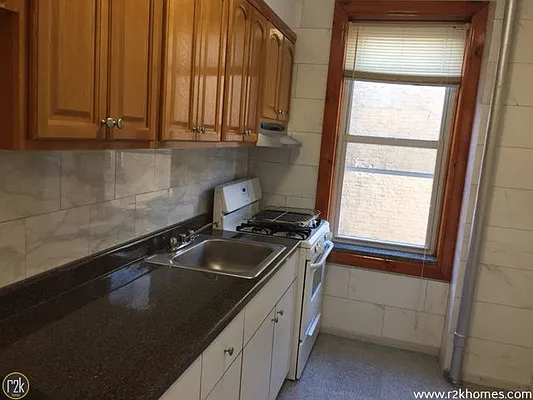 Rented by Realty 2000 Corp | media 1