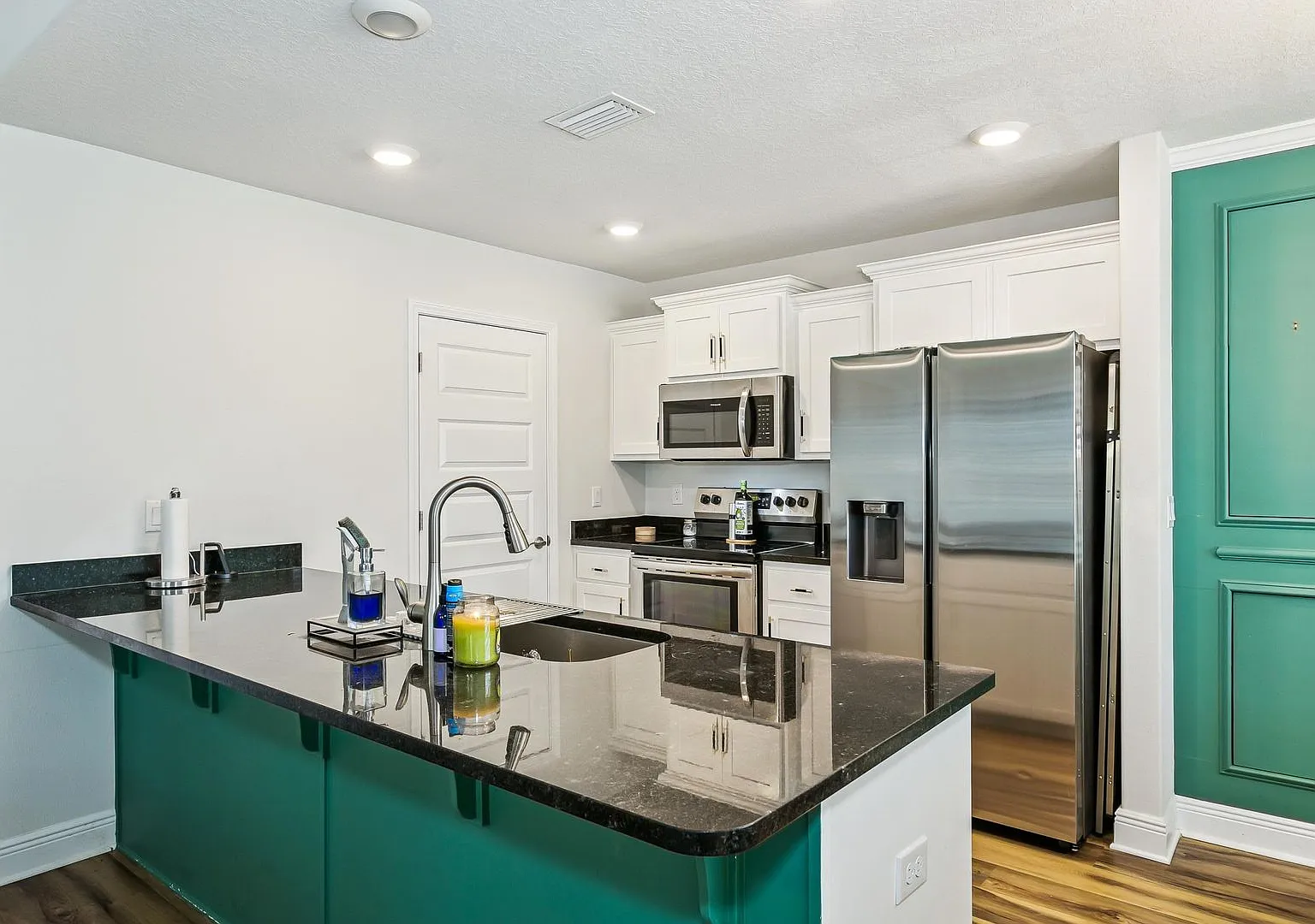The Perfect Place to Call Home Spacious & Move-In Ready — Photo 4