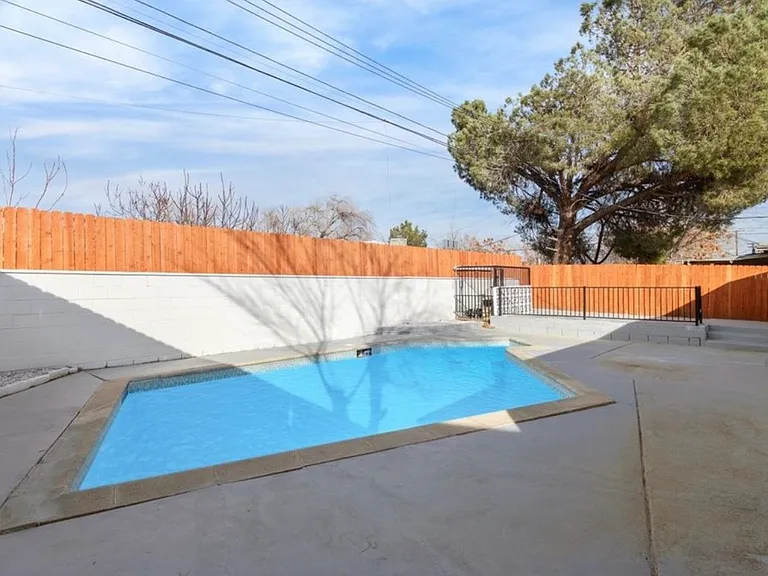 1121 W Holguin St — Photo 20