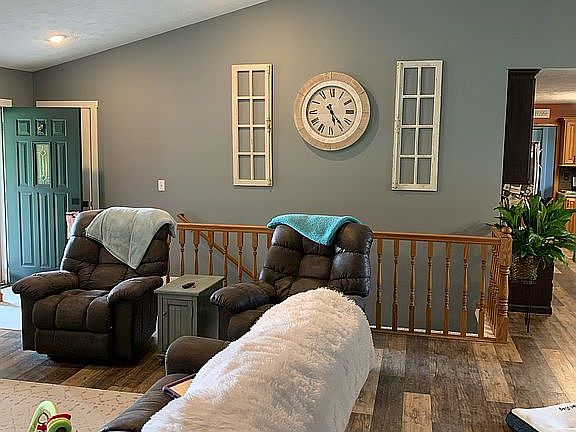 5th image of 30 Redwood Dr