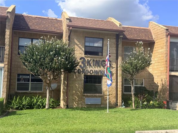 2845 NE 3rd St APT 215