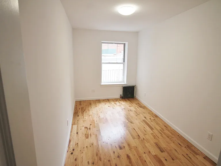 1562 3rd Ave #5 — Photo 4