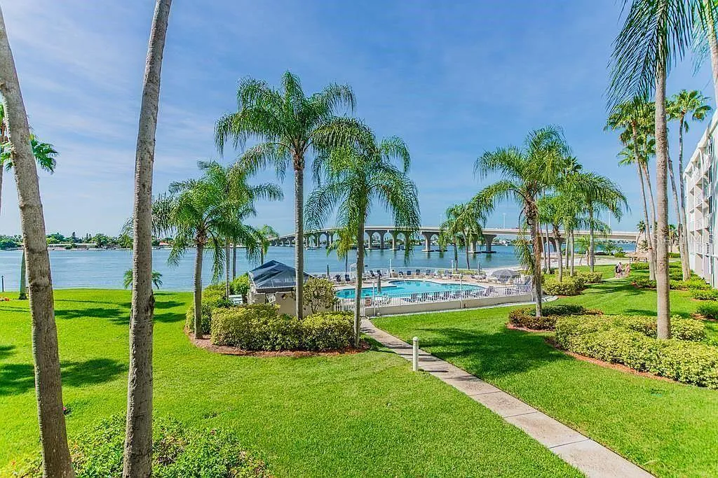 2 bed, 2.0 bath, 1080 sqft, $7,860 — Photo 1