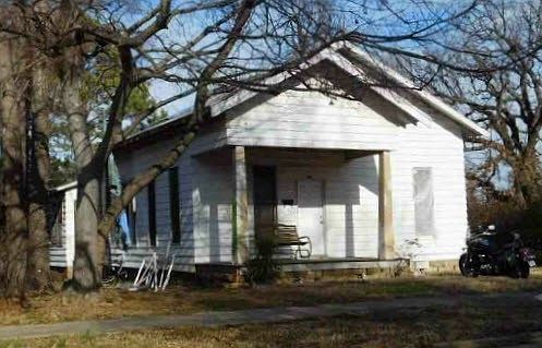 2nd image of 515 E Comanche Ave