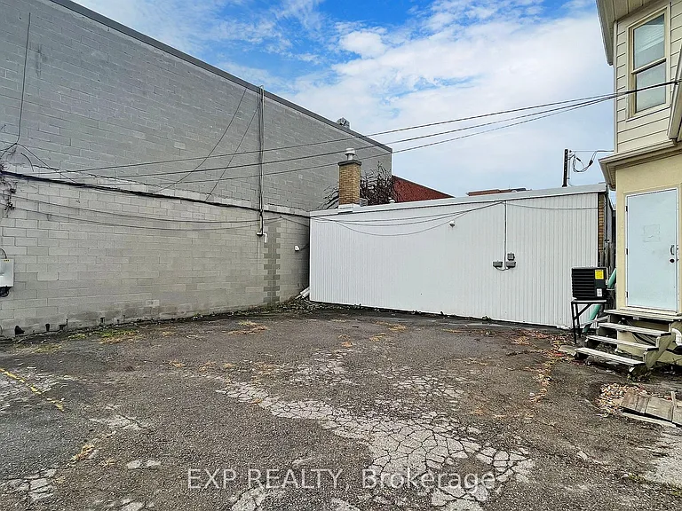 15 Colborne St E — Photo 34