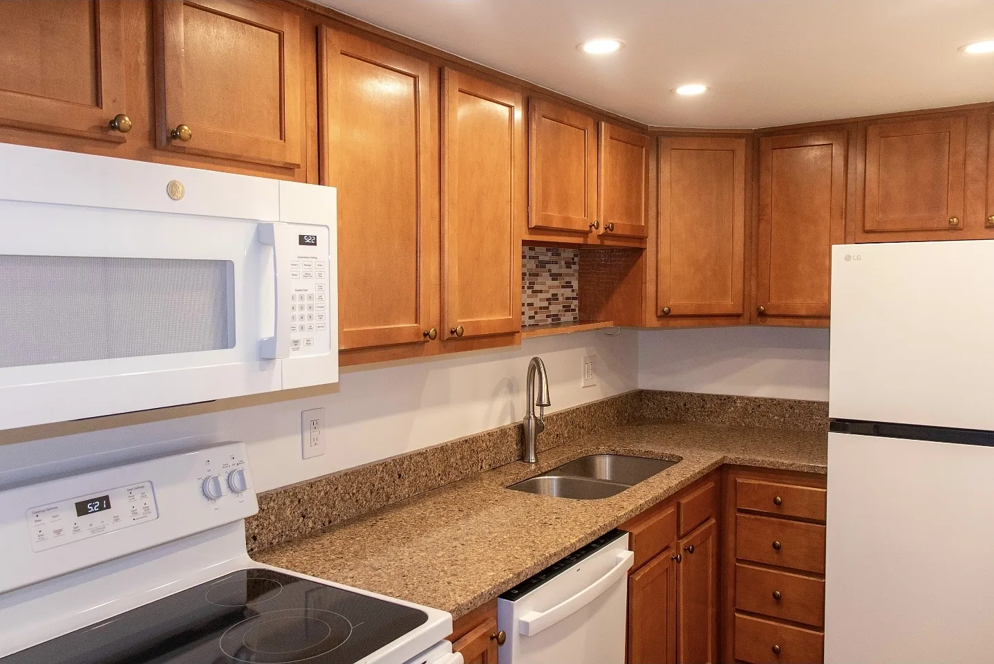 1289 Lake Shore Dr — Photo 1