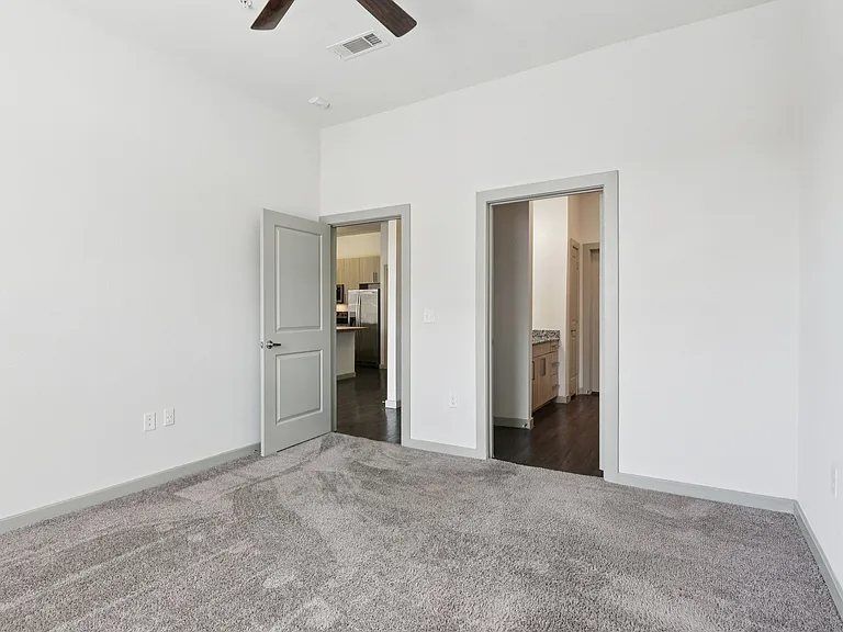 Rivera on Broadway Apartments — Photo 91