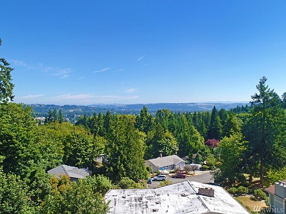 4th image of 802 19th Ave SE