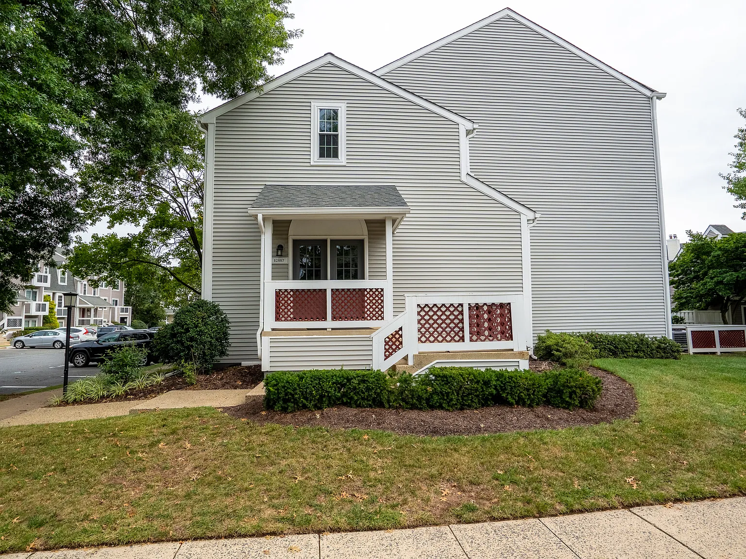 2 bed, 1047 sqft, $2,300 — Photo 2