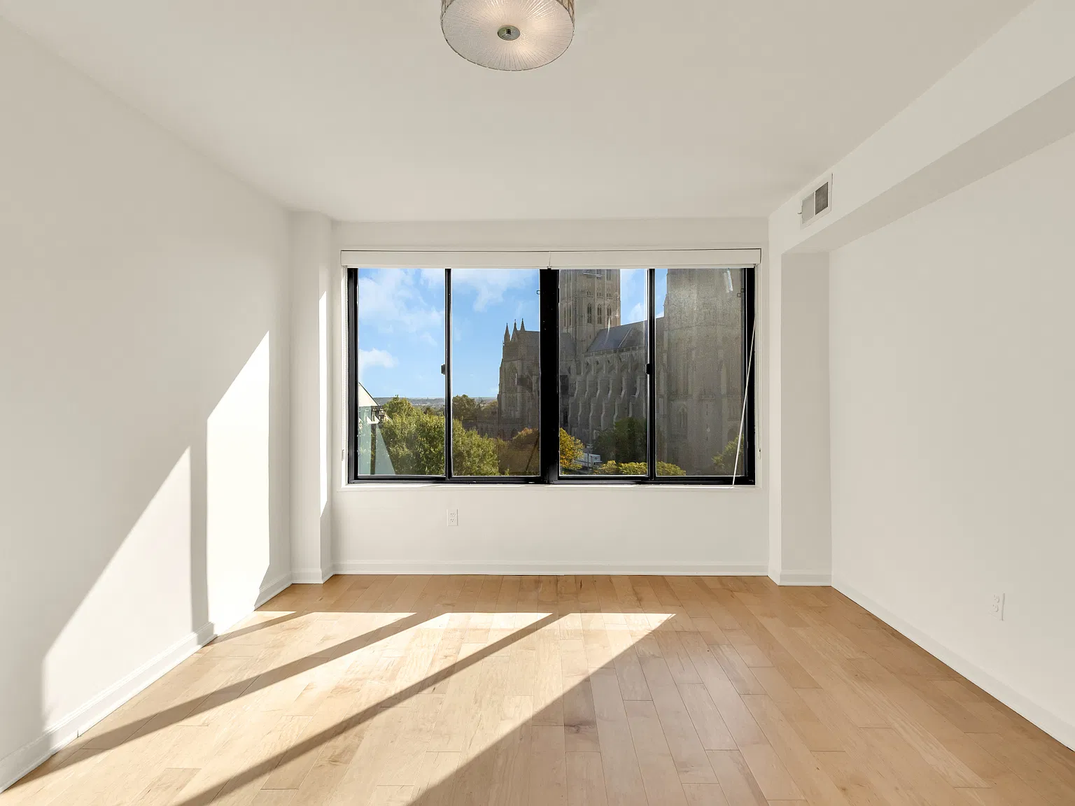 1 bed, 750 sqft, $2,300 — Photo 4