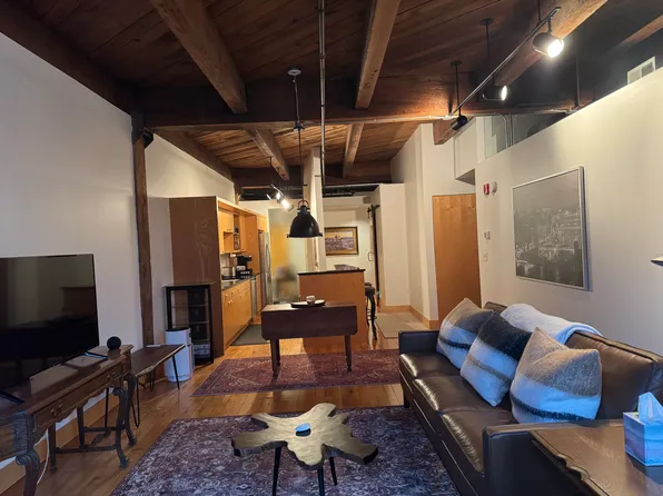 105 S 9th St, Omaha, NE