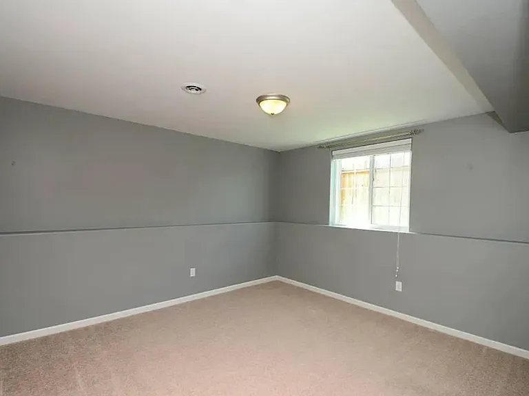 902 Powers Blvd — Photo 12