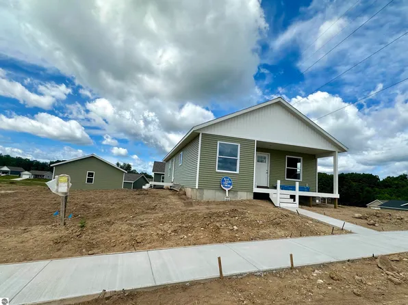 935 Sienna St, Traverse City, MI 49696