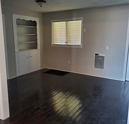 3rd image of 2827 S Lincoln Ave