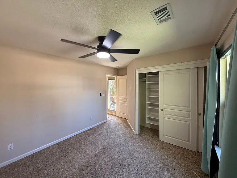 4024 Eastport Dr — Photo 36