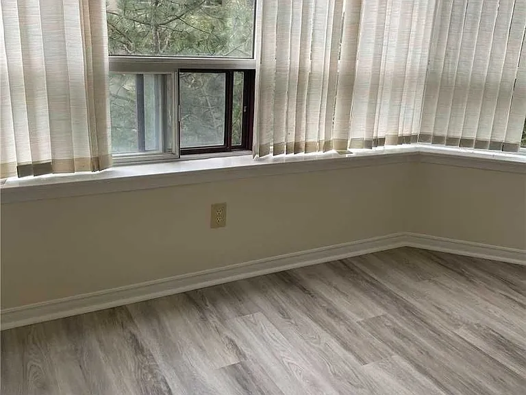 91 Townsgate Dr #411 — Photo 10