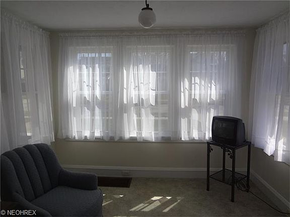 3rd image of 2150 Lakeland Ave
