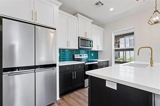 2 bed, 2.0 bath, 1100 sqft, $1,695 — Photo 4